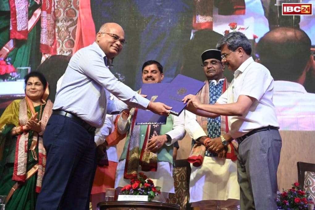 Madhya Pradesh Latest News: मध्यप्रदेश पर्यटन विभाग और स्कोप ग्लोबल स्किल्स यूनिवर्सिटी के बीच फिल्म प्रोडक्शन के क्षेत्र में एमओयू.. युवाओं को मिलेगा फिल्म निर्माण और क्रिएटिव उद्योग में रोजगार का मौक़ा
