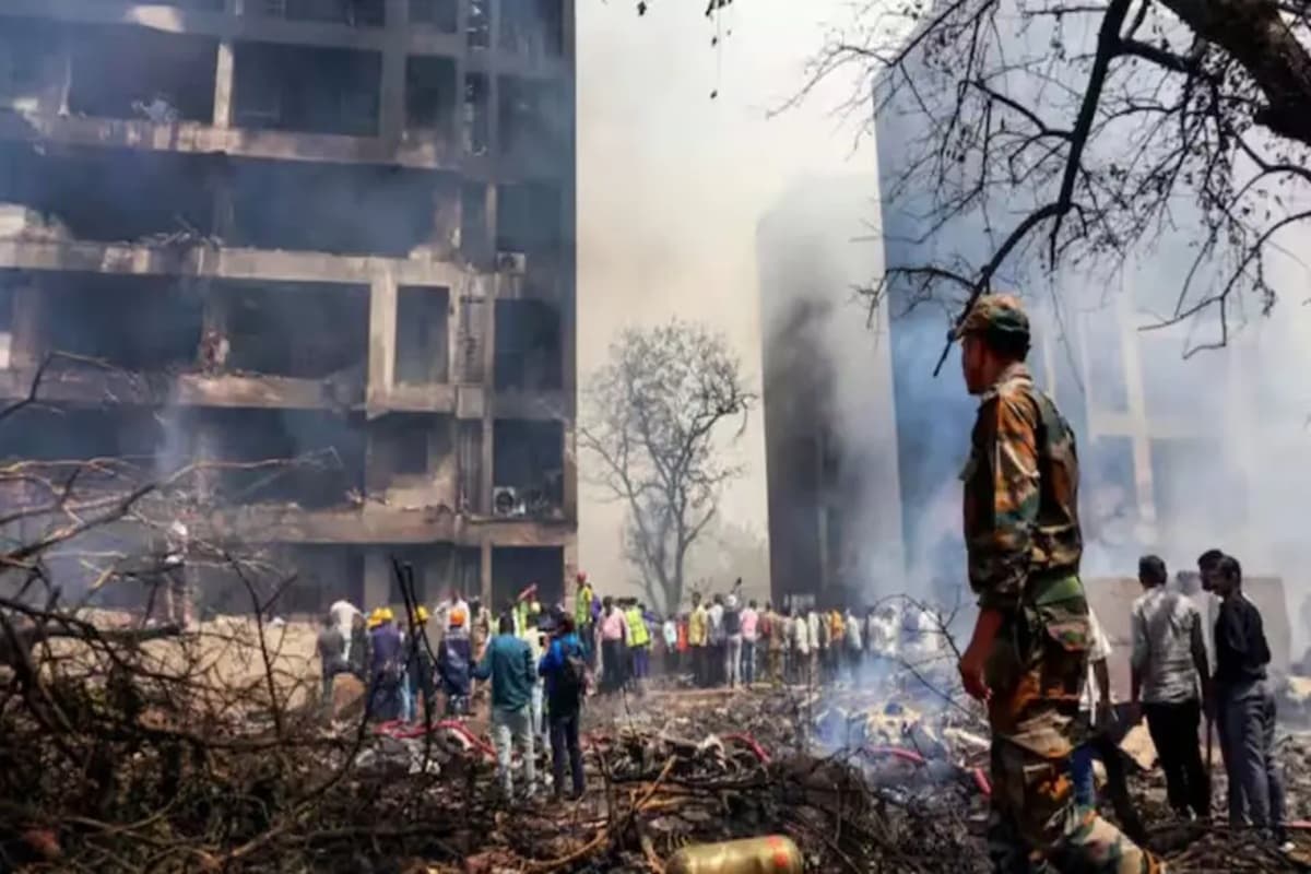 Ahmadabad Plane Crash: इस वजह से हुआ था अहमदाबाद प्लेन हादसा! पूर्व वायुसेना अध्यक्ष अरूप राहा का बड़ा दावा