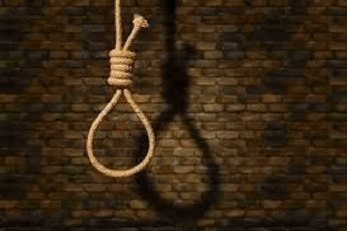 Student Committed Suicide In Sharda University: BDS की छात्रा ने फांसी लगाकर की आत्महत्या, सुसाइड नोट में लिखी चौंकाने वाली बात, पुलिस ने दो टीचर्स को किया गिरफ्तार