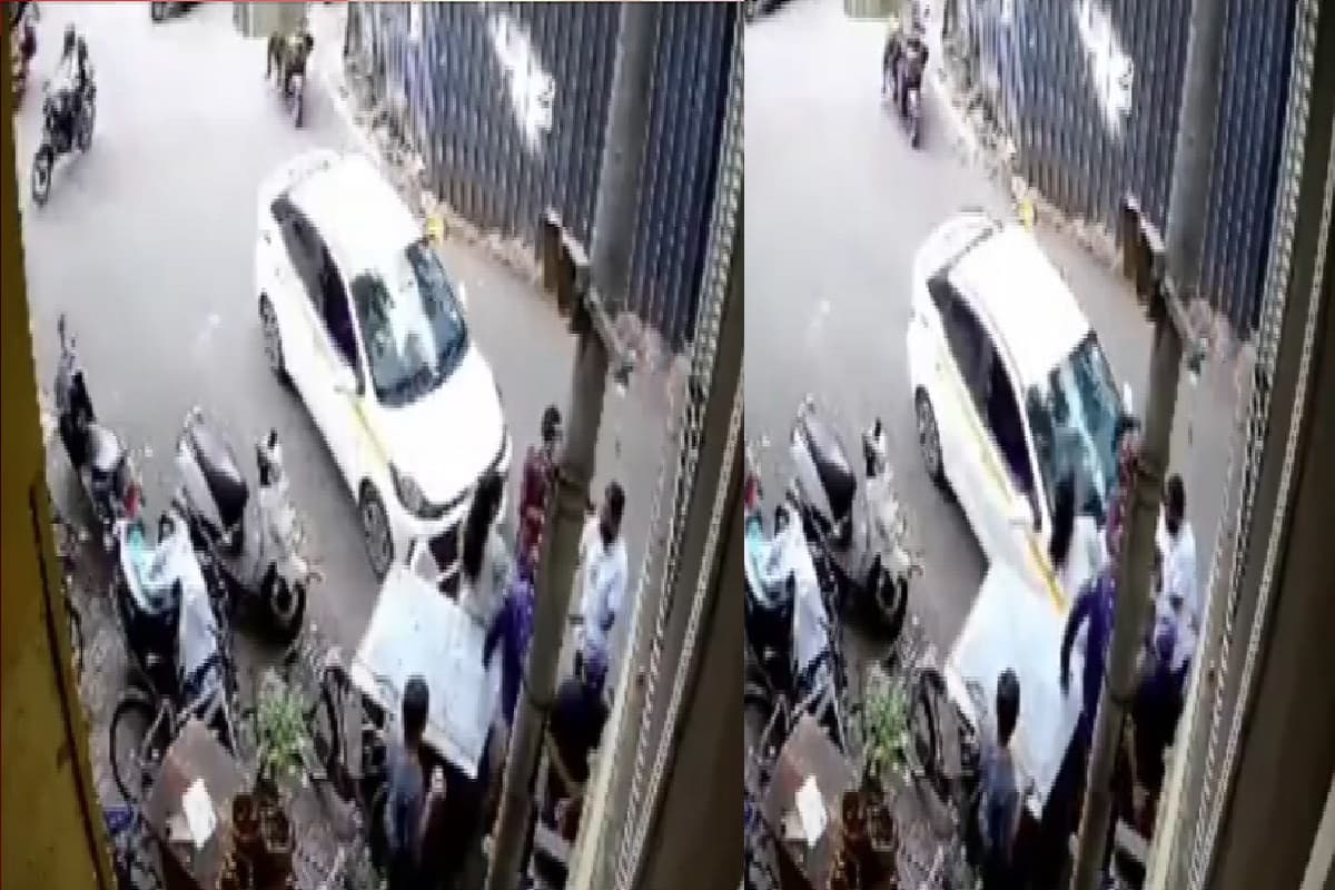 Pune Road Accident Video: चाय की टपरी पर खड़े लोगों को कार चालक ने रौंदा, 12 लोग हुए घायल, सामने आया भयावह वीडियो