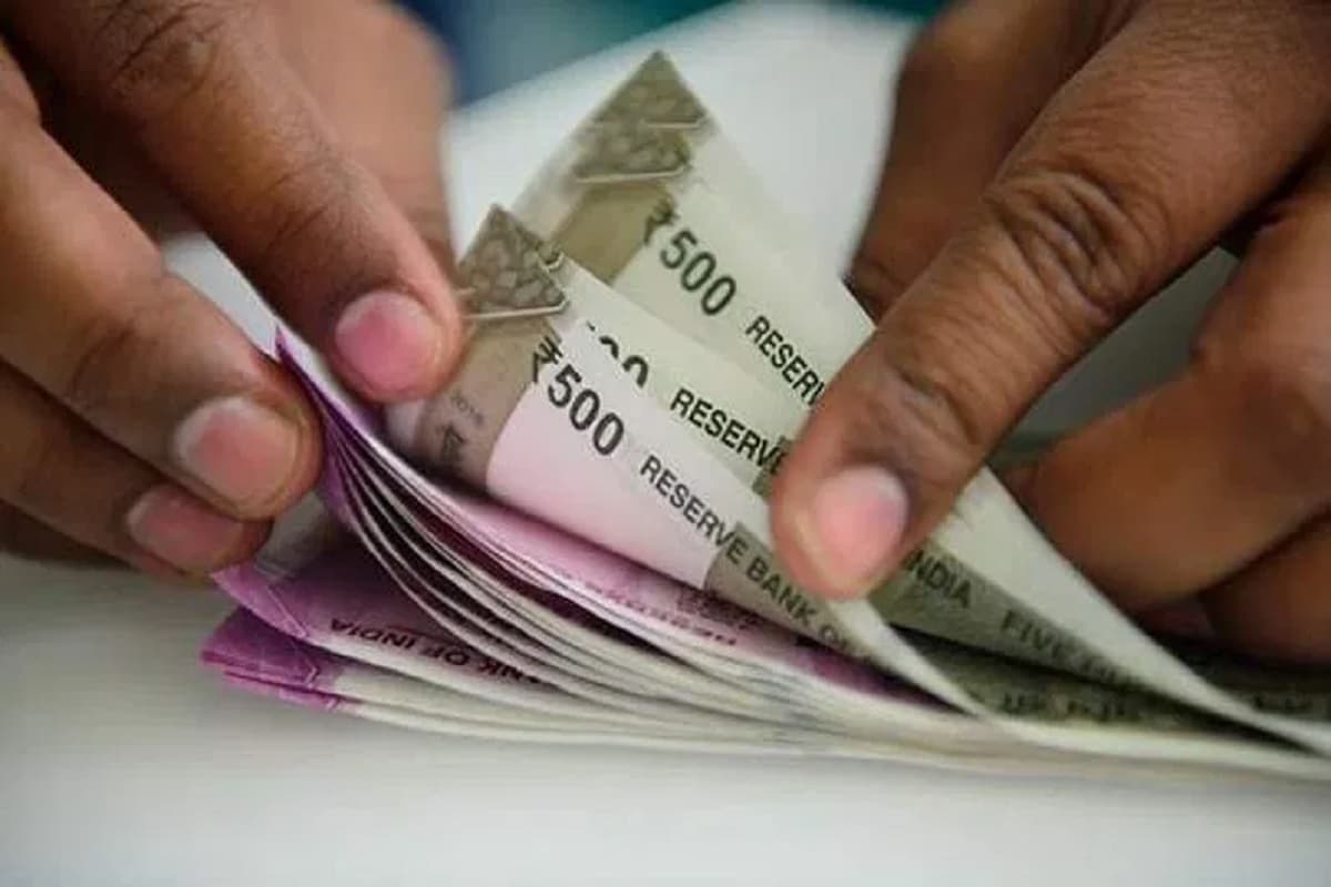 Scholarship Money Increased: 12वीं तक के छात्रों को सरकार ने दिया तोहफा, छात्रवृत्ति में की गई बंपर बढ़ोतरी, ग्रेजुएट पास को हर महीने मिलेंगे इतने रुपए