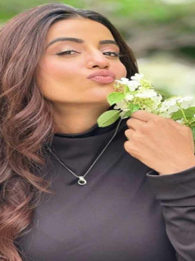 Akshara Singh Hot Pic: बिंदास अंदाज में कैमरे के सामने क्यूट पोज देती नजर आई अक्षरा सिंह, देखें तस्वीरें