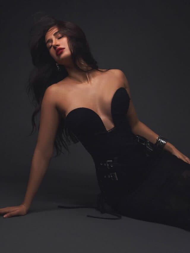 Disha Patani Hot Pic: खुले बाल, डीप नेक ब्लैक गाउन और रेड लिपस्टिक.. दिशा पाटनी ने बोल्ड अवतार से खींचा फैंस का ध्यान