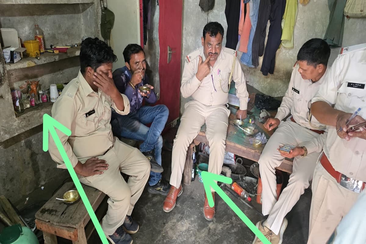 Daru Party Ka Viral Video: वर्दी में आराम फरमाते हुए वन विभाग के कर्मचारियों ने छलकाए जाम, वीडियो वायरल होने के बाद मचा हड़कंप