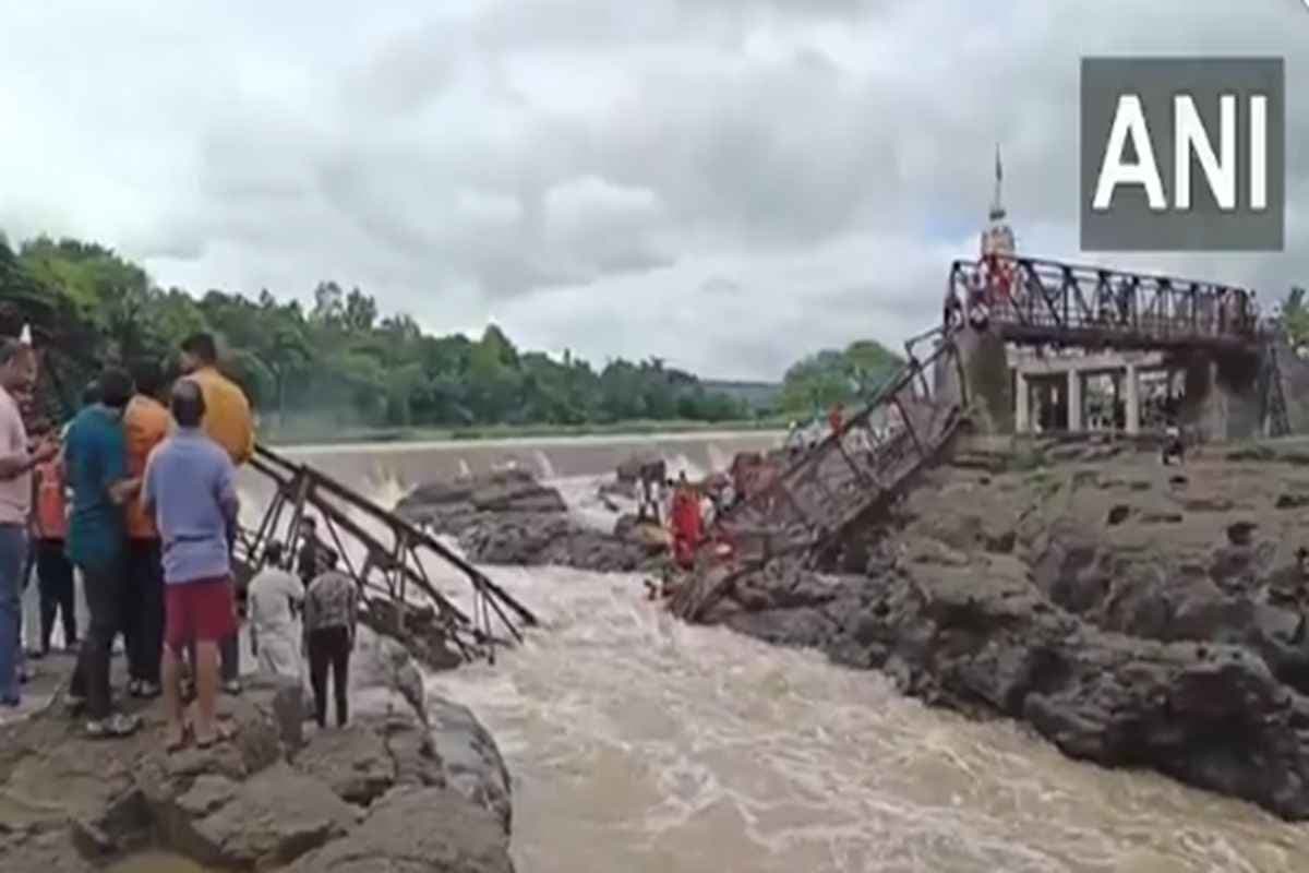 Today Latest News and Updates 15th June 2025: महाराष्ट्र में बड़ा हादसा, इंद्रायणी नदी पर पुल के टूटने से 5 लोगों की मौत, कई घायल