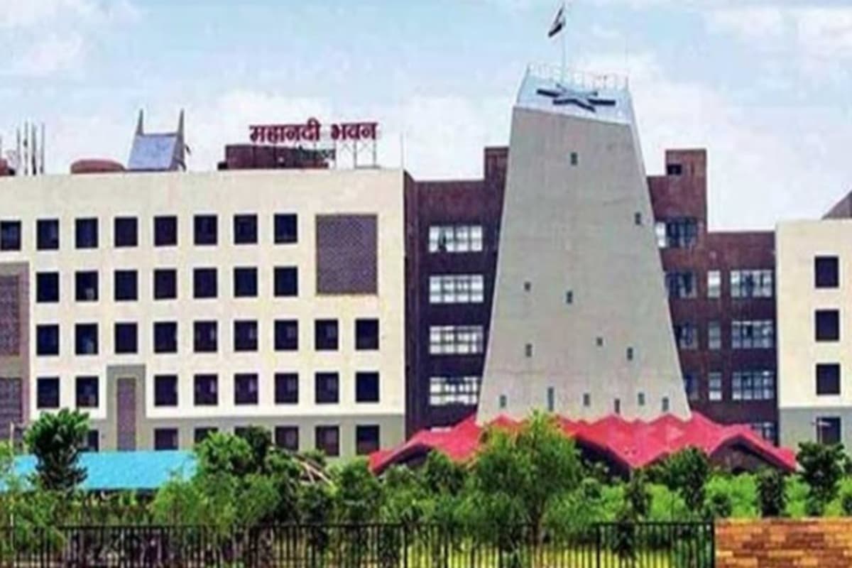 CG Transfer News: छत्तीसगढ़ के स्कूल शिक्षा विभाग में बड़ा फेरबदल, एक साथ कई कर्मचारी इधर से उधर, देखें पूरी सूची