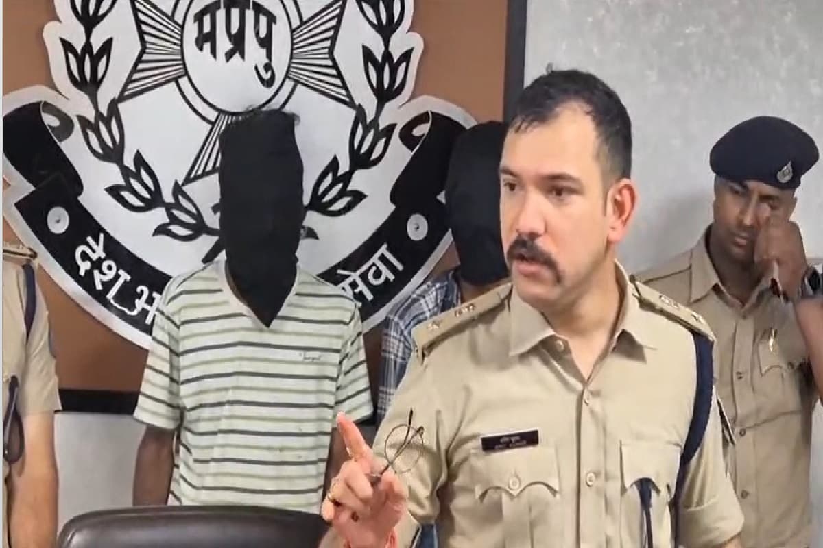 MP Crime News: नाबालिग ई-रिक्शा चालक को युवकों ने उतारा मौत के घाट, मामूली सी बात को लेकर बीच सड़क पर चाकुओं से किए कई वार