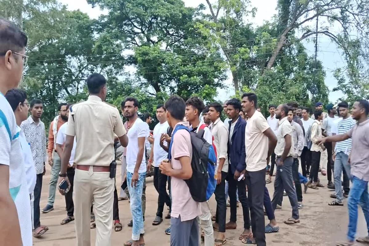CG Abkari Aarakshak Recruitment Exam : आबकारी आरक्षक भर्ती परीक्षा में खूब मचा बवाल, सख्त नियमों के कारण परीक्षा से वंचित हुए सैकड़ों अभ्यर्थी