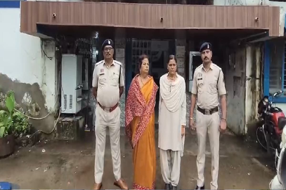 Bhilai Crime News: गरीब महिलाओं के नाम से लोन निकालकर गायब हुई महिला, पुलिस ने ठग को रायपुर से किया गिरफ्तार