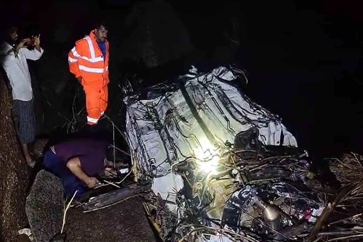 Car Drowned In Water: मौत बनकर आई बारिश… अचानक आए सैलाब में कार सहित बह गया पूरा परिवार, मौके पर पहुंची रेस्क्यू टीम