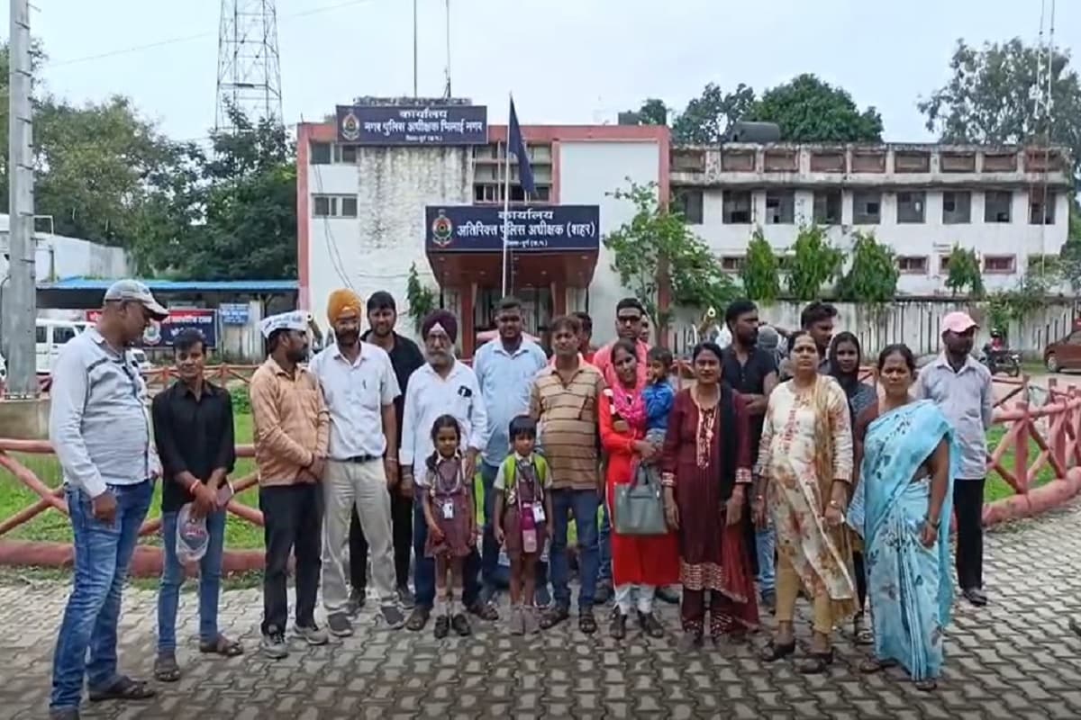 Bhilai News: बच्चों के एडमिशन रद्द होने पर भड़के अभिभावक, लगाए शिक्षा विभाग और स्कूल प्रबंधन पर मिलीभगत के आरोप, एएसपी को सौंपा ज्ञापन