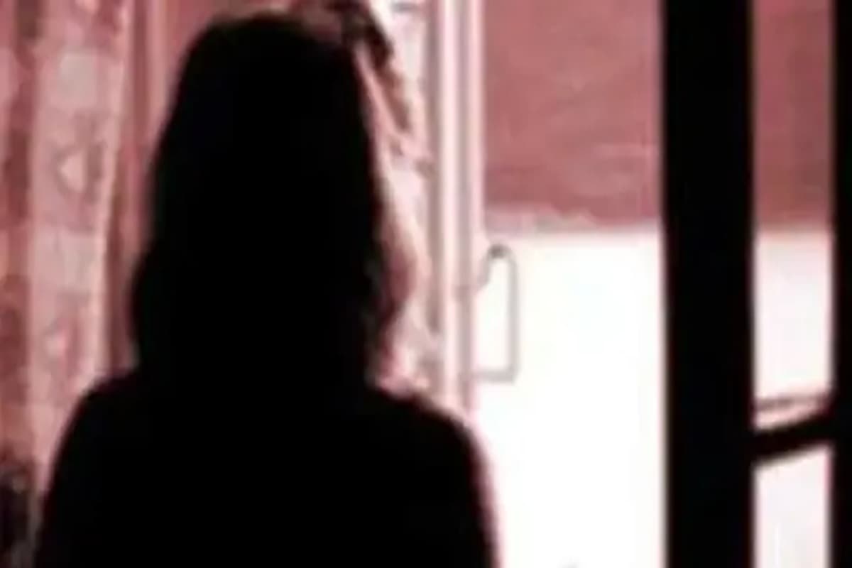 Noida News : महिला को प्रेम जाल में फंसा कर रेप कर रहा था सैलून संचालक, धर्म परिवर्तन करने के लिए दबाव बनाने का आरोप