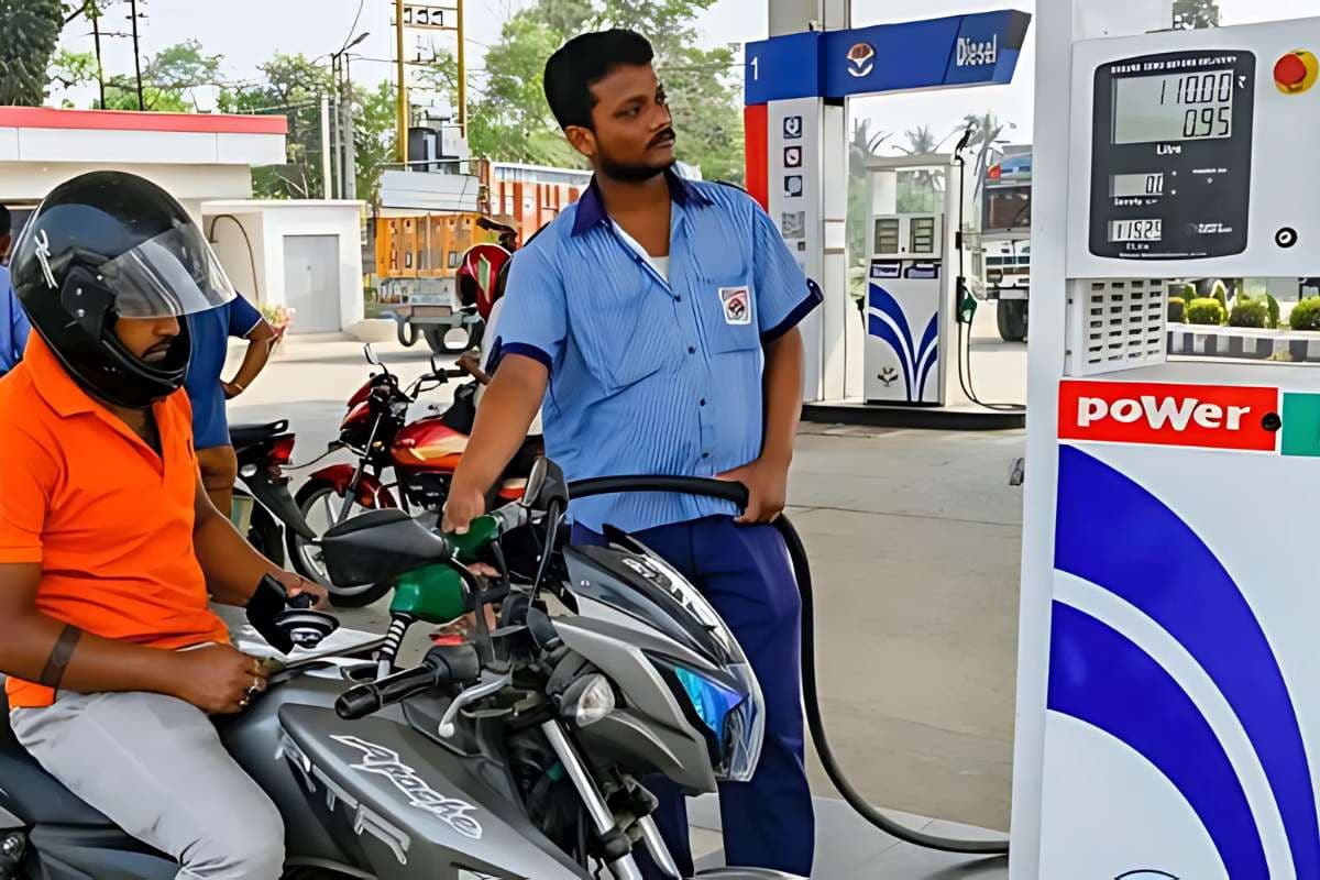 Petrol Diesel Price 31 October 2025: 82 रुपए लीटर हुआ पेट्रोल, डीजल की कीमत में भी आई गिरावट, देवउठनी से पहले आ गए अच्छे दिन