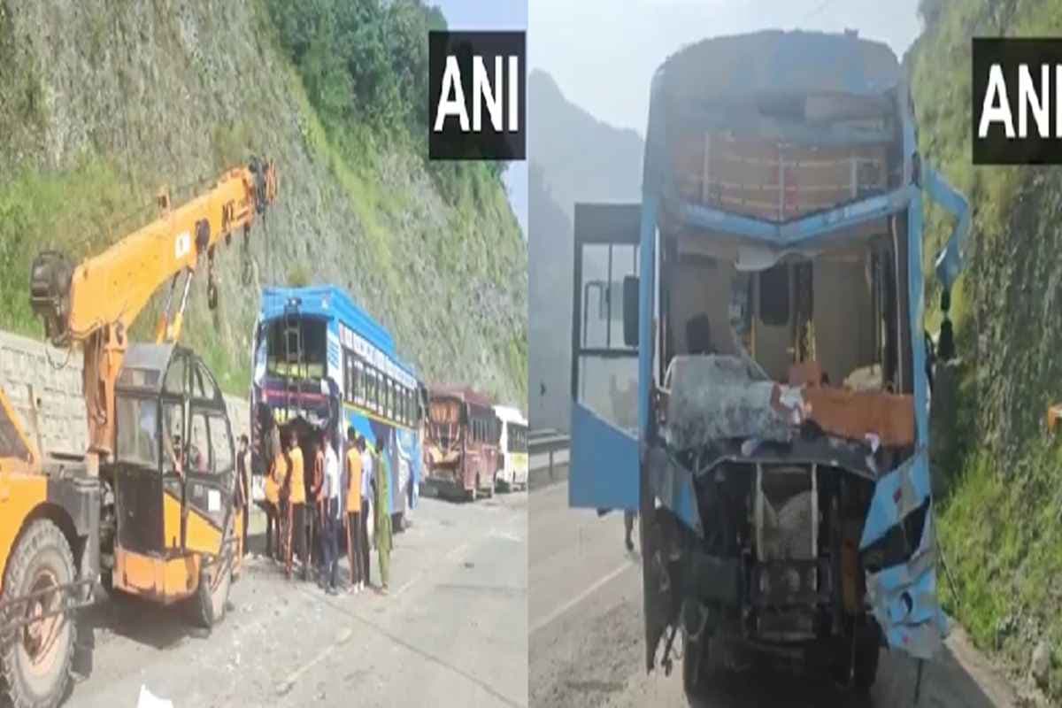 Ramban Accident: बड़ा हादसा…एक के बाद एक टकराई अमरनाथ यात्रा काफिले की चार बसें, दर्जनों तीर्थयात्री घायल, मची चीख-पुकार