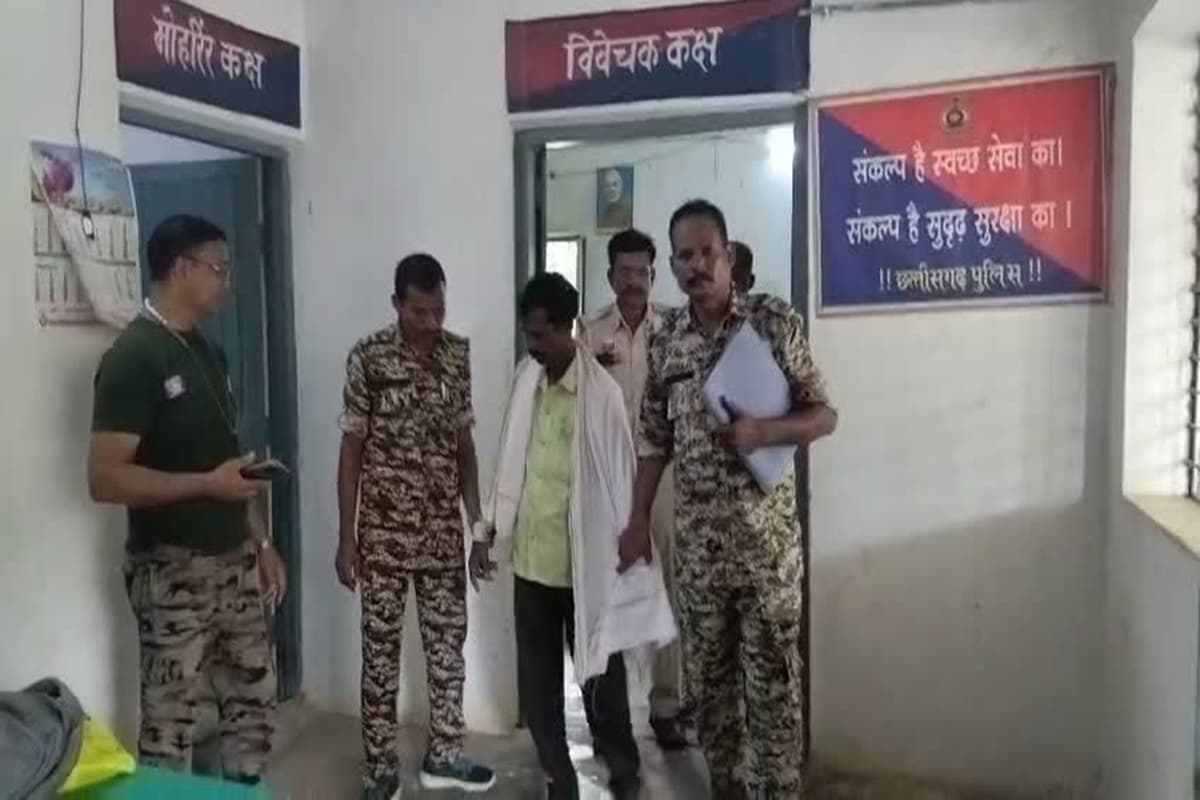 Minor Girl Pregnant : रामानुजगंज में नाबालिग लड़की से दुष्कर्म, डरा धमका कर रहा था रेप, गर्भवती होने पर हुआ खुलासा