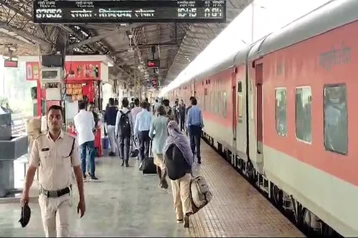 Bilaspur News: रेल यात्रियों के लिए गुड न्यूज, दिवाली और छठ की छुट्टियों में इन यात्रियों को मिलेगी किराए में 20% की छूट, देखें गाइडलाइन
