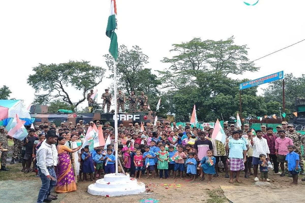 CG News: स्वतंत्रता दिवस पर बस्तर में दिखा देशभक्ति का जोश, 29 गांवों में पहली बार शान से लहराया तिरंगा, सीएम साय ने कही ये बड़ी बात