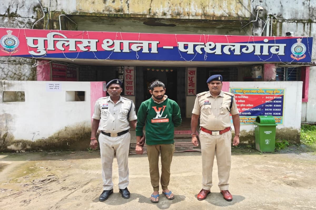 Pathalgaon Child Pornography Case: चाइल्ड पोर्नोग्राफी मामले में पुलिस की बड़ी कार्रवाई, अश्लील वीडियो अपलोड करने वाला आरोपी रायपुर से गिरफ्तार