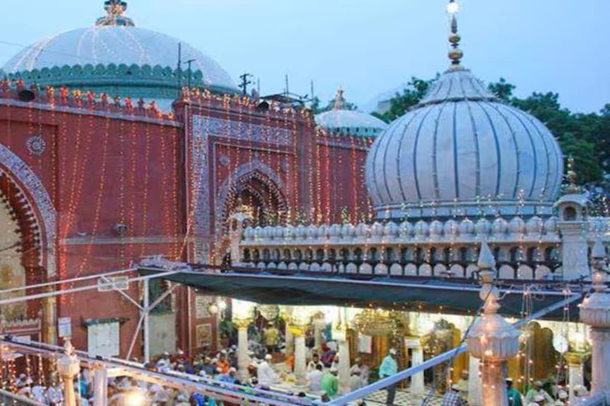 Nizamuddin Dargah Roof Collapse: निजामुद्दीन दरगाह इलाके में बड़ा हादसा, हुजरे की छत गिरने से 5 लोगों की मौत