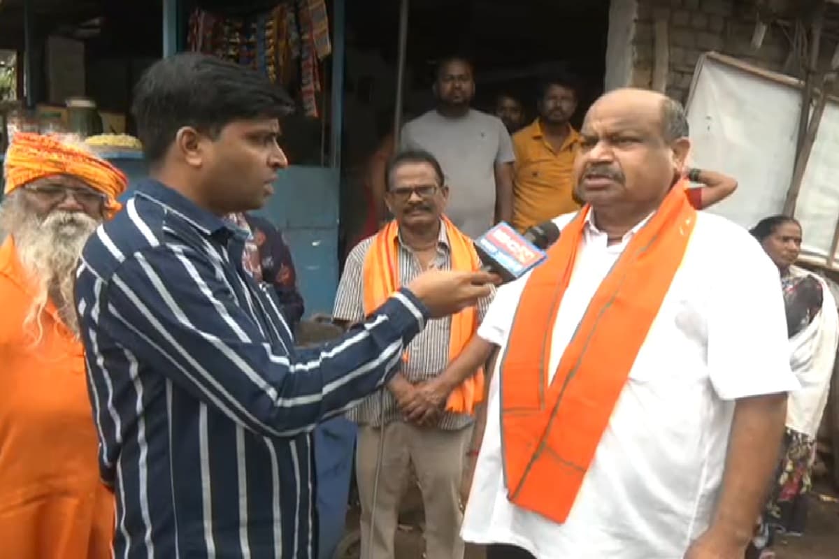 MLA Purandar Mishra on Conversion: भाजपा विधायक पुरंदर मिश्रा की जगन्नाथ सेना रोकेगी धर्मांतरण, लोगों को समझाइश देने खुद उतरे सड़क पर, आप भी देखें वीडियो