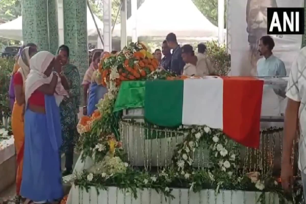 Shibu Soren Death News: रांची के आवास में रखा गया पूर्व सीएम शिबू सोरेन का पार्थिव शरीर, श्रद्धांजलि देने उमड़ा लोगों का हुजूम