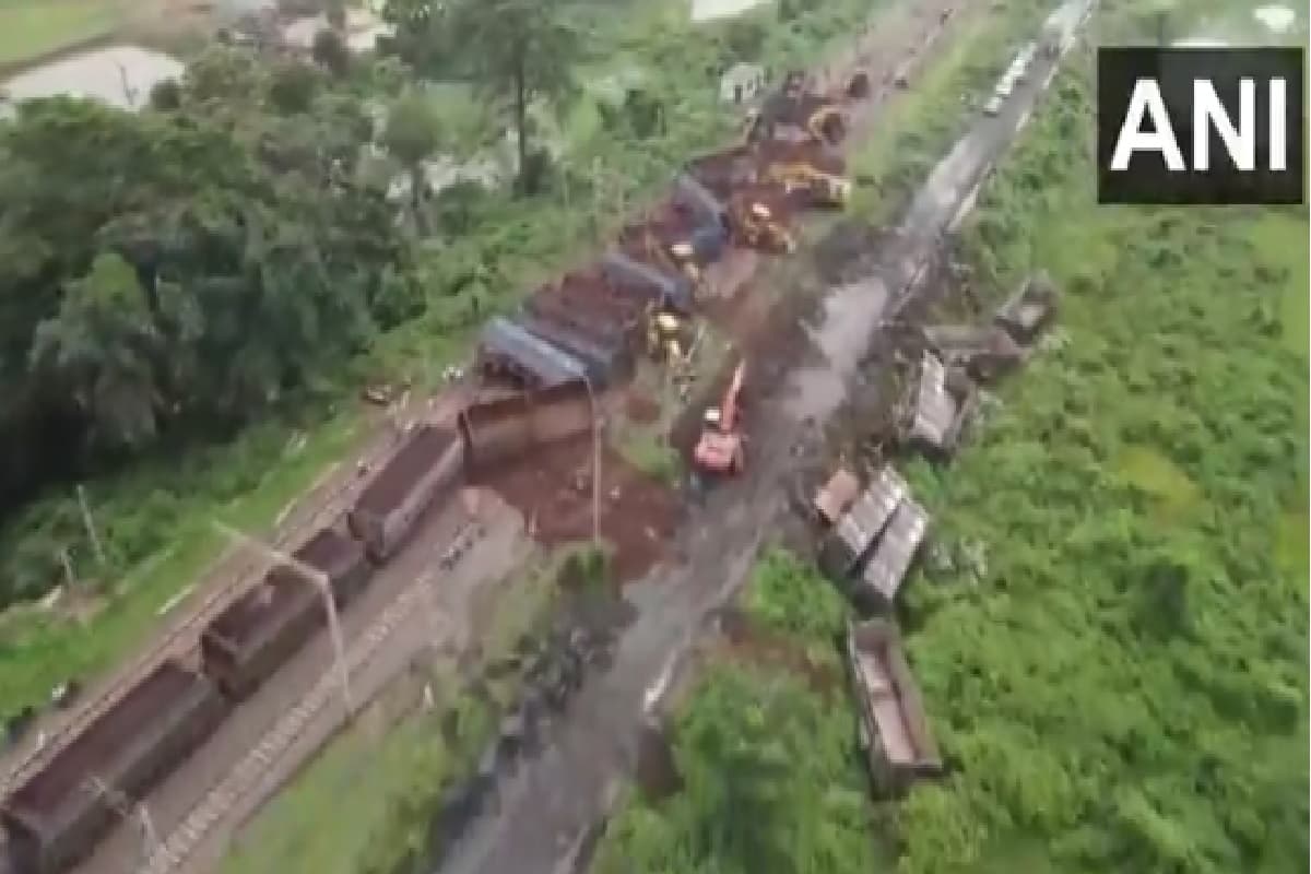 Jharkhand Train Derailed News: पटरी से उतरी दो मालगाड़ियां, बाधित हुई रेल सेवा, बदले गए कई ट्रेनों के रुट