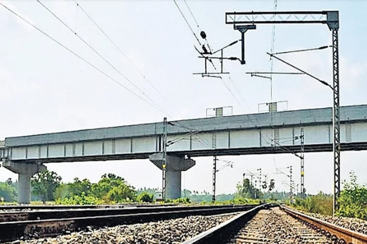 Guna News: शिवपुरी–पोहरी मार्ग पर स्थित रेलवे क्रॉसिंग में होगा ओवरब्रिज का निर्माण, जाम और हादसों से मिलेगी राहत, केंद्रीय मंत्री सिंधिया के प्रयासों से मिली सौगात