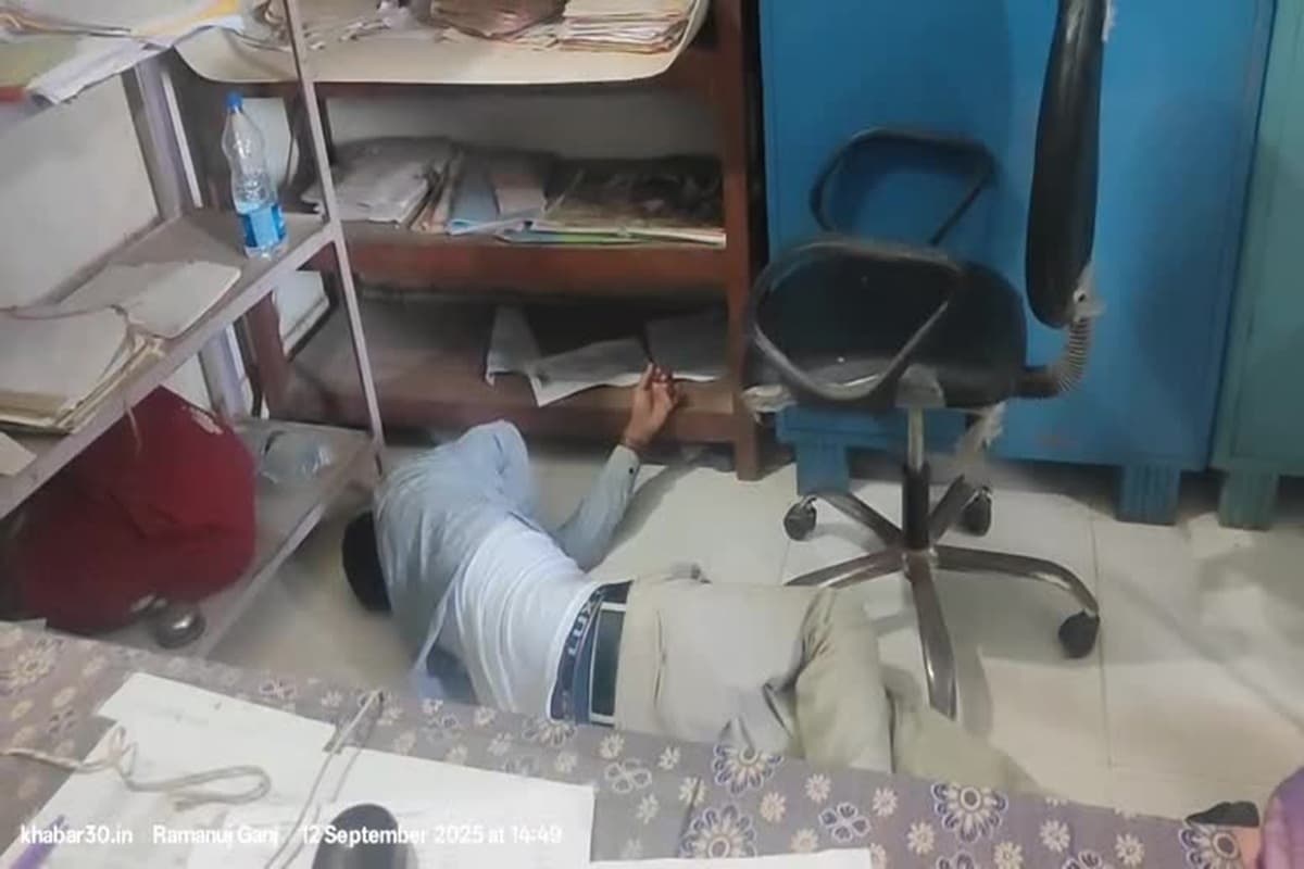 Ramanujganj News: तहसील दफ्तर में कानूनगो साहब का हाईवोल्टेज ड्रामा! नशे में खोया खुद पर कंट्रोल, वीडियो वायरल