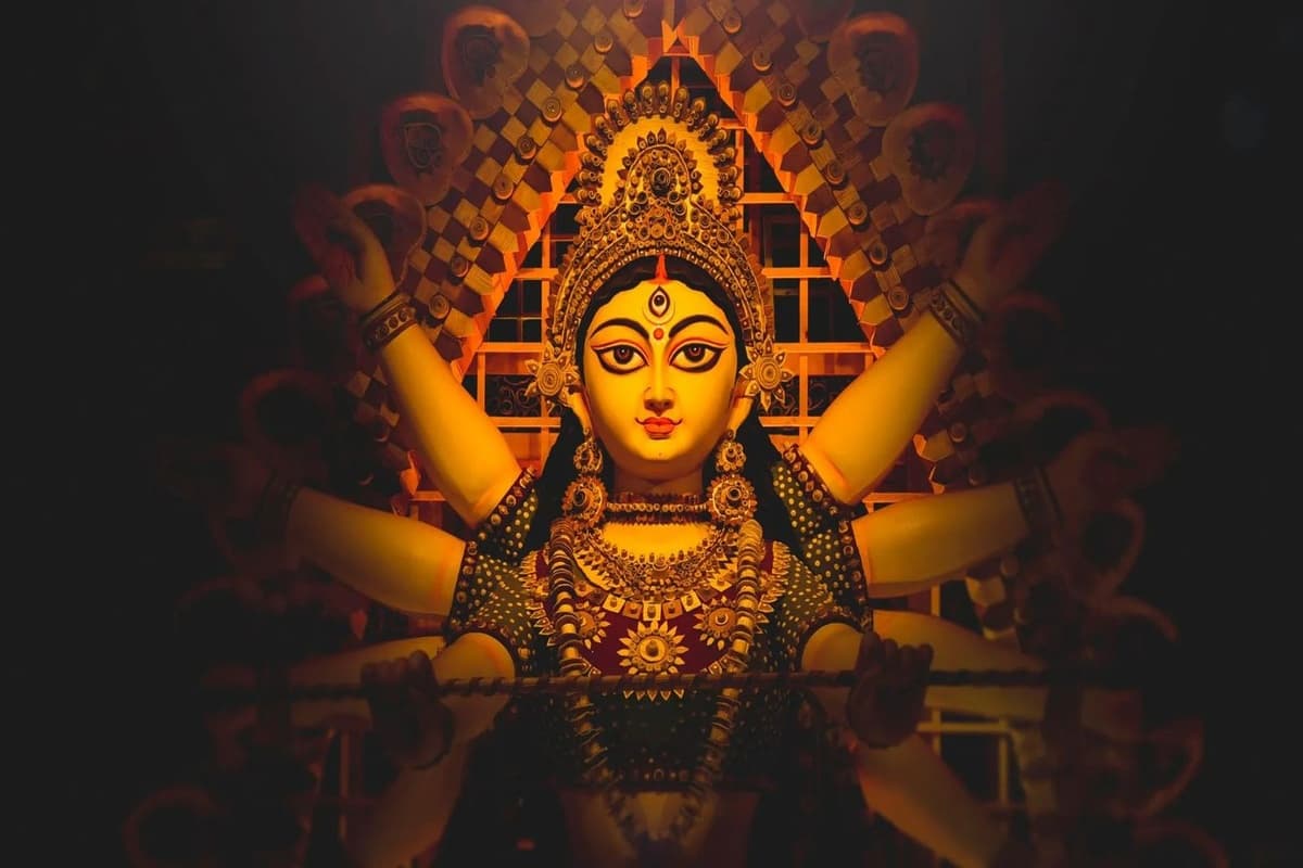 Shardiya Navratri 2025: नवरात्रि का पहला दिन आज, जानें कलश स्थापना और मां शैलपुत्री पूजन का शुभ समय..