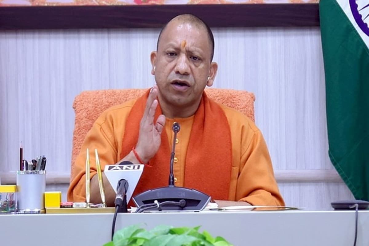 CM Yogi Adityanath News: सीएम योगी ने जनता दर्शन में सुनी लोगों की समस्याएं, अधिकारियों को दिए ये निर्देश, कहा- निर्धारित समय में हो लोगों की समस्याओं का समाधान