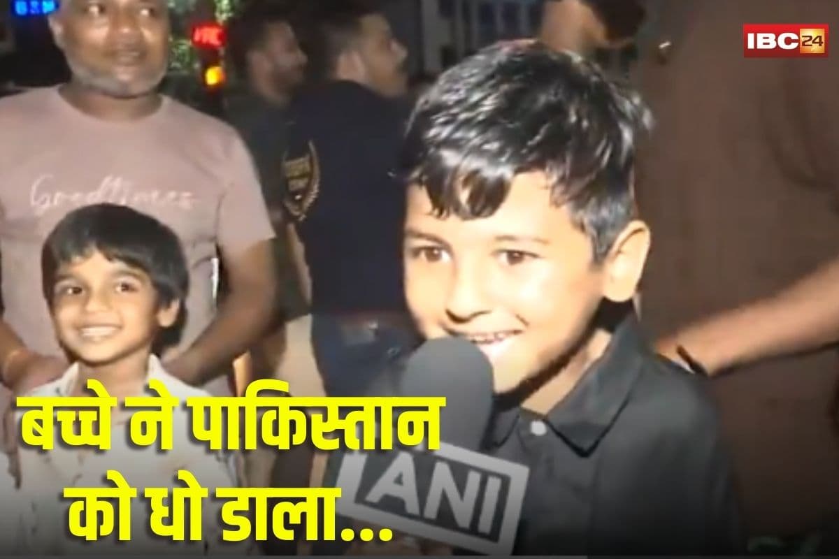 Ind vs Pak Asia Cup Final: भारत ने पाकिस्तान को बल्ले से धोया तो वहीं, मासूम फैन ने पाक को मुंह से धो डाला, कहा-“अरे पाकिस्तान कुछ तो कर के दिखा…”