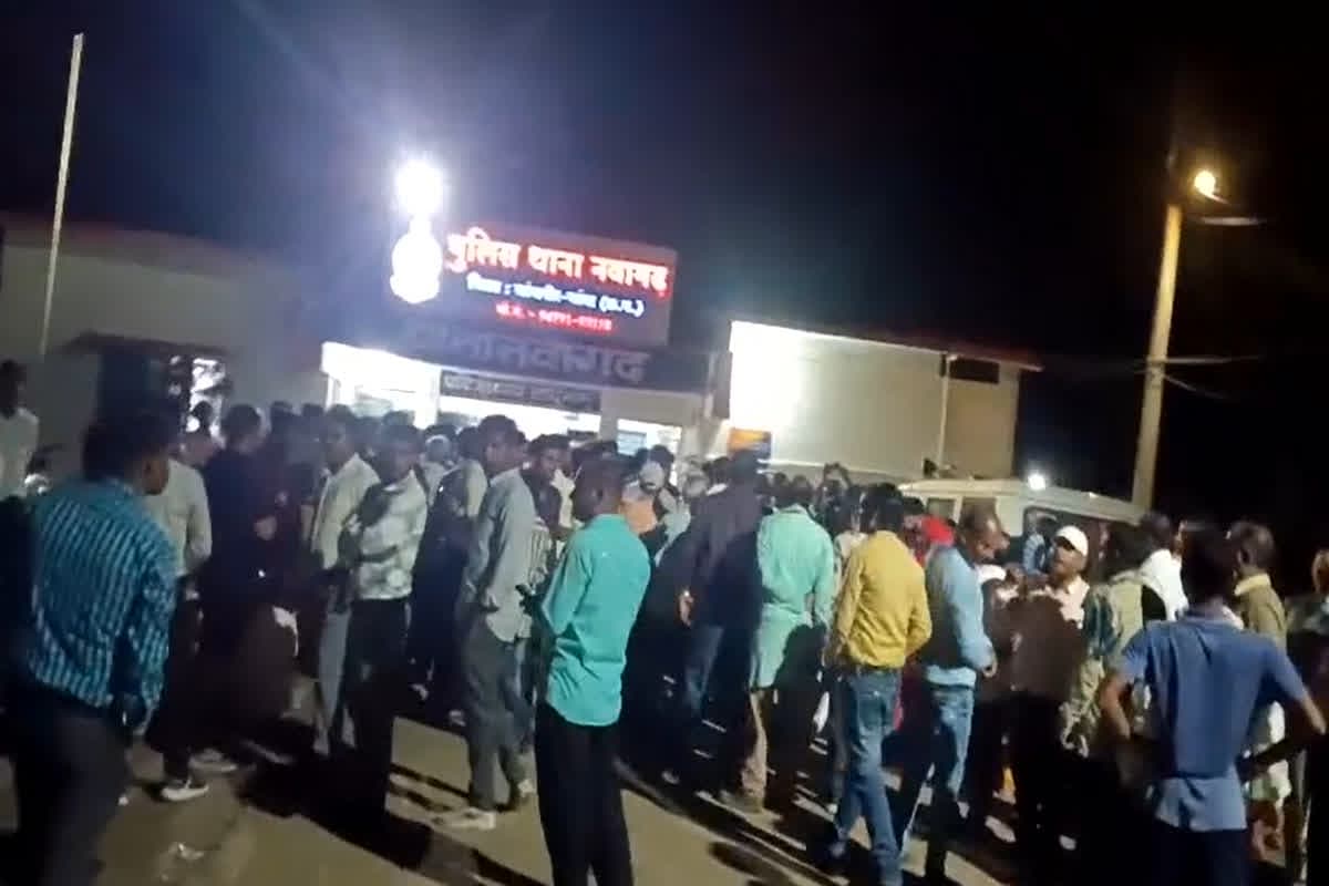 Janjgir-Champa Conversion News: प्रार्थना सभा की आड़ में धर्मांतरण कराने के आरोप में 2 लोग गिरफ्तार, पुलिस के विरोध में ग्रामीणों ने किया थाने का घेराव