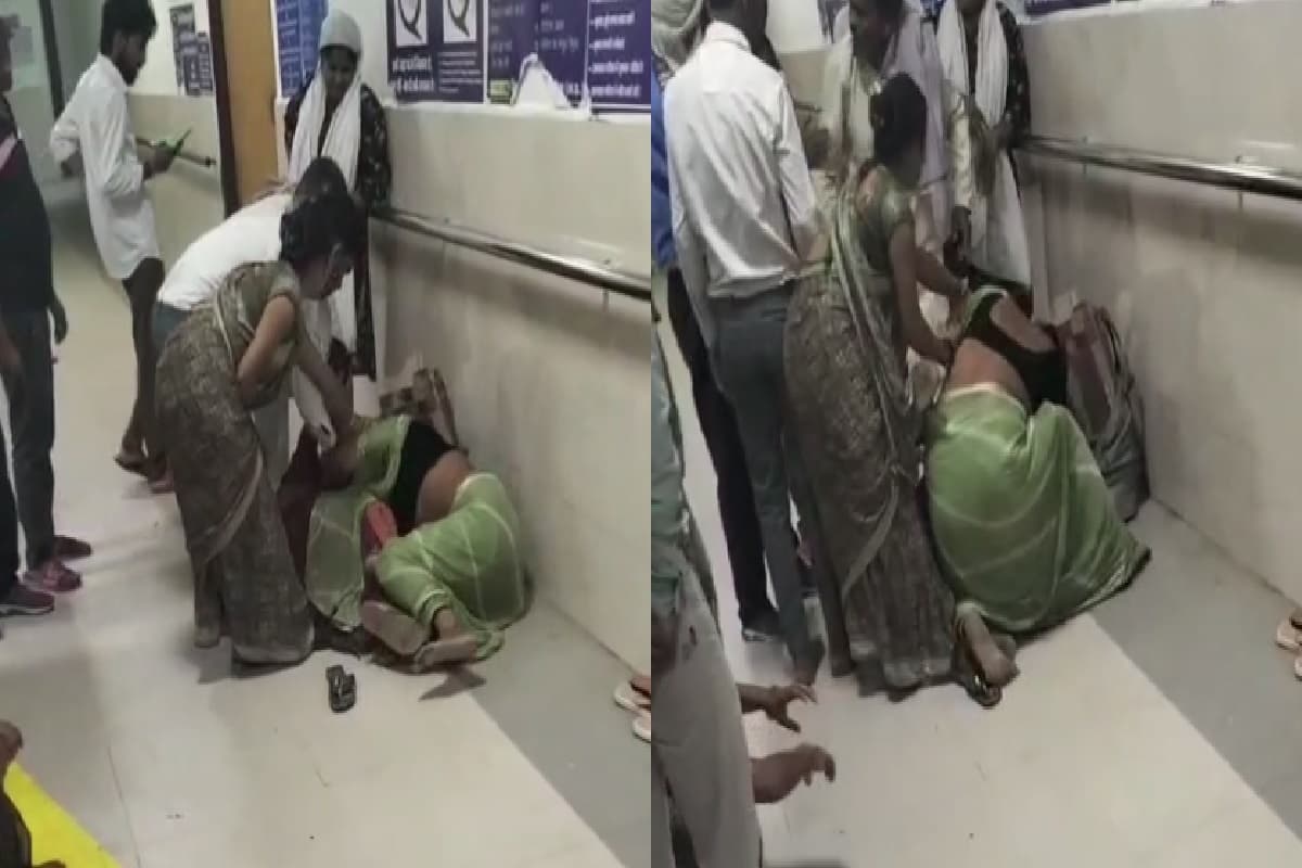 Morena News: कुश्ती का अखाड़ा बना जिला अस्पताल, दो महिलाओं के बीच जमकर चले लात-घूंसे, वायरल हुआ मारपीट का वीडियो