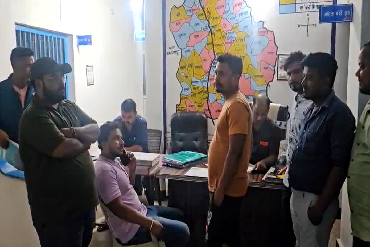 Conversion in Surguja: बीमारी ठीक करने का बहाने धर्मांतरण का आरोप, पुलिस ने पास्टर समेत 7 आरोपियों को लिया हिरासत में