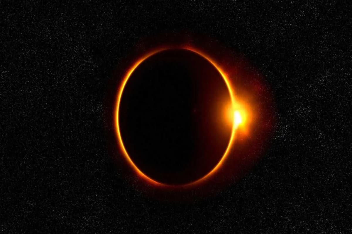 Solar Eclipse 2025: साल का आखिरी सूर्य ग्रहण आज, इन राशियों को खतरा… क्या करें और क्या न करें जानें यहाँ…