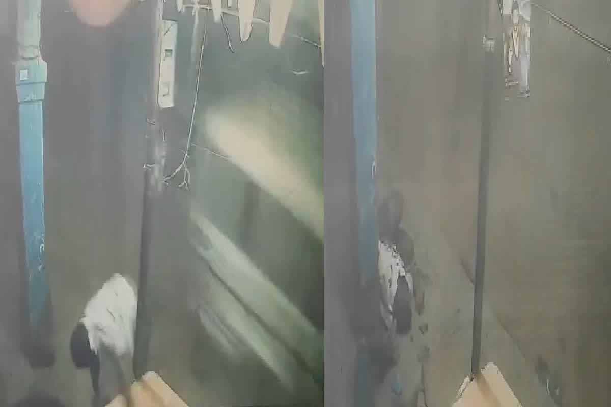 Surajpur Crime News: आपसी विवाद के बाद कार सवार ने बाइक सवारों को मारी टक्कर, पिता-पुत्र की हुई मौत, वीडियो हुआ वायरल