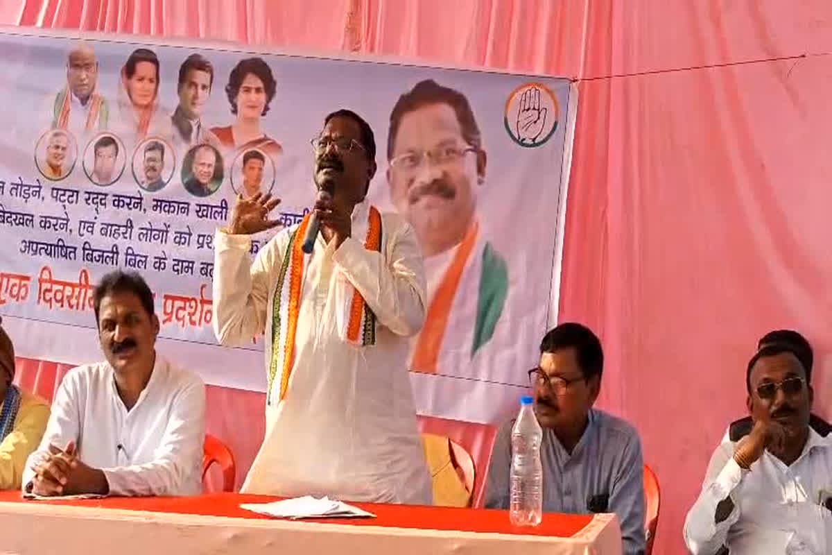 Ambikapur news: पूर्व मंत्री अमरजीत भगत के बिगड़े बोल, विधायक रामकुमार टोप्पो को कहा बंदर, बोले- सीतापुर में गलती से जीते टोप्पो