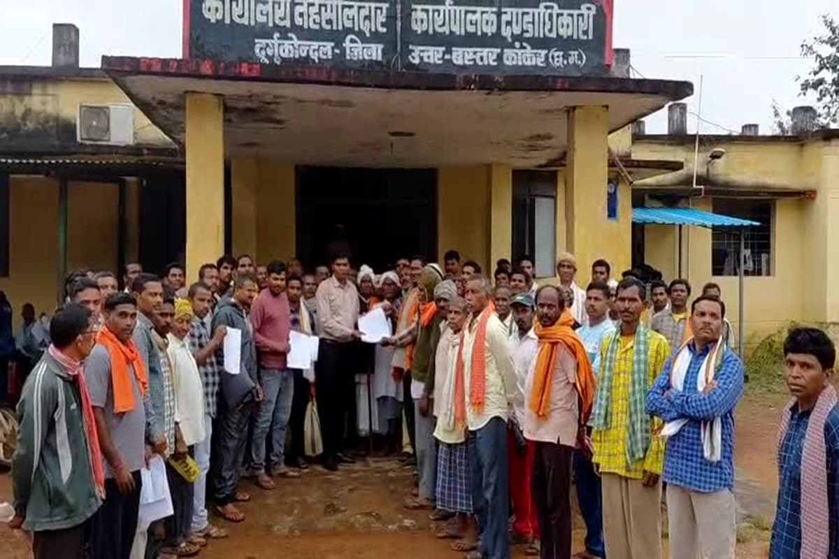 Bhanupratappur News: गिरदावरी में गड़बड़ी के कारण धान नहीं बेच पाएंगे किसान! सुधार की मांग को लेकर तहसील दफ्तर पहुंचे