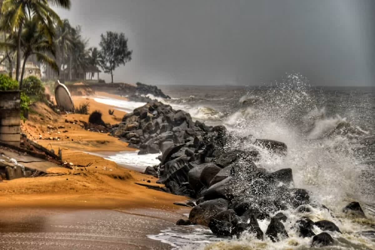 Cyclone Montha Latest Update: कमजोर हुआ चक्रवाती तूफ़ान ‘मोन्था’!.. 6 घंटो के भीतर हाई प्रेशर में हो जाएगा तब्दील, कई जगहों पर मचाई तबाही