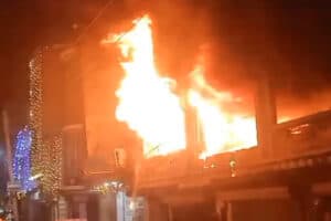 Madhya Pradesh News: दिवाली की रात आग का कहर, सोफा गोदाम जलकर स्वाहा… फायर ब्रिगेड ने बचाई एक दुकान