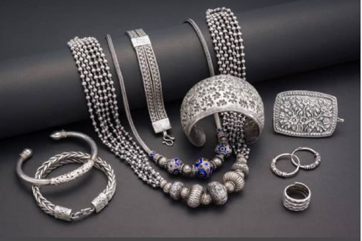 Silver Price Today: दिवाली से पहले धड़ाम से गिरे चांदी के भाव, इस शहर में सिर्फ 172 रुपये में मिल रहा सिल्वर?