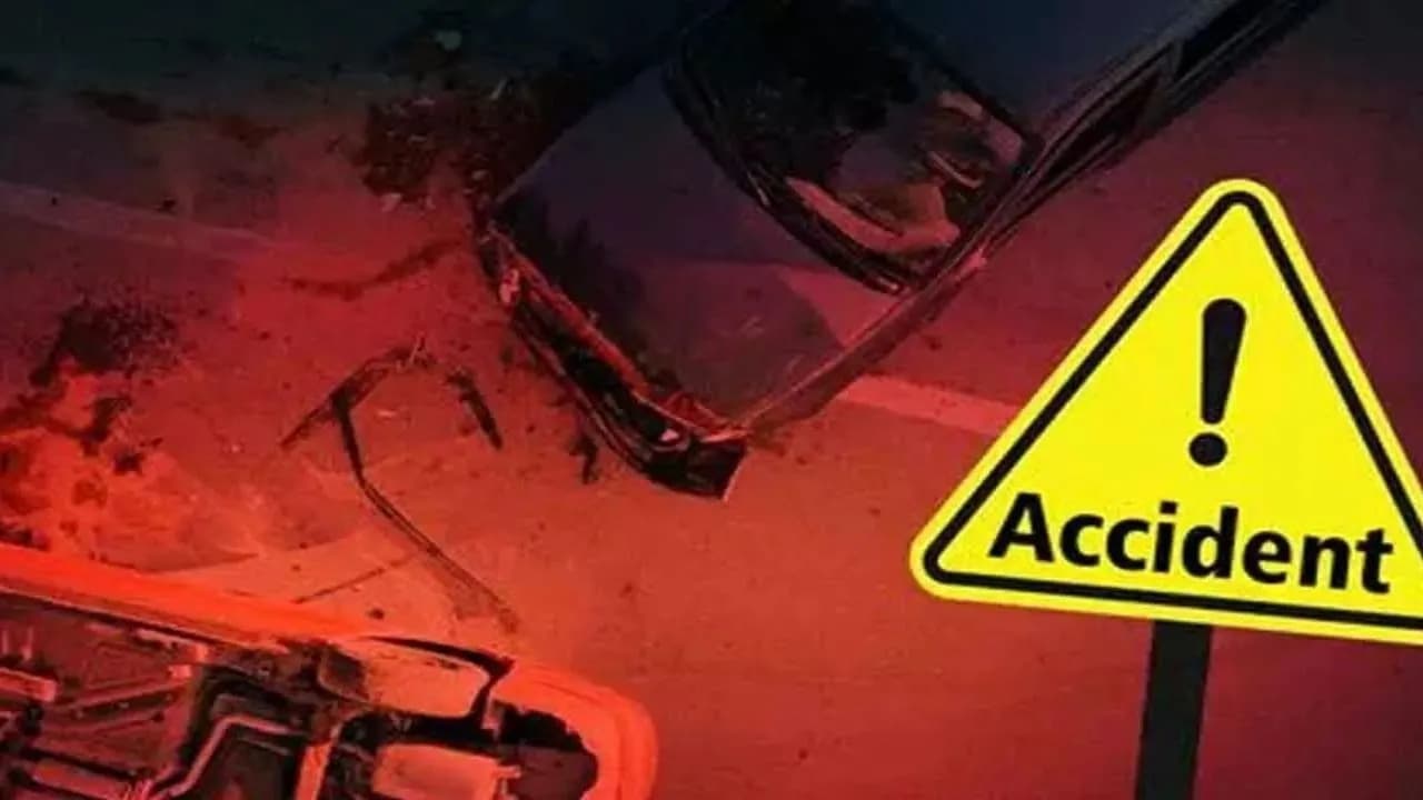 MP Accident News : महाकाल दर्शन के लिए जा रहे परिवार की कार को ट्रक ने मारी टक्कर, दो की मौत, रायसेन में भी महिला की मौत