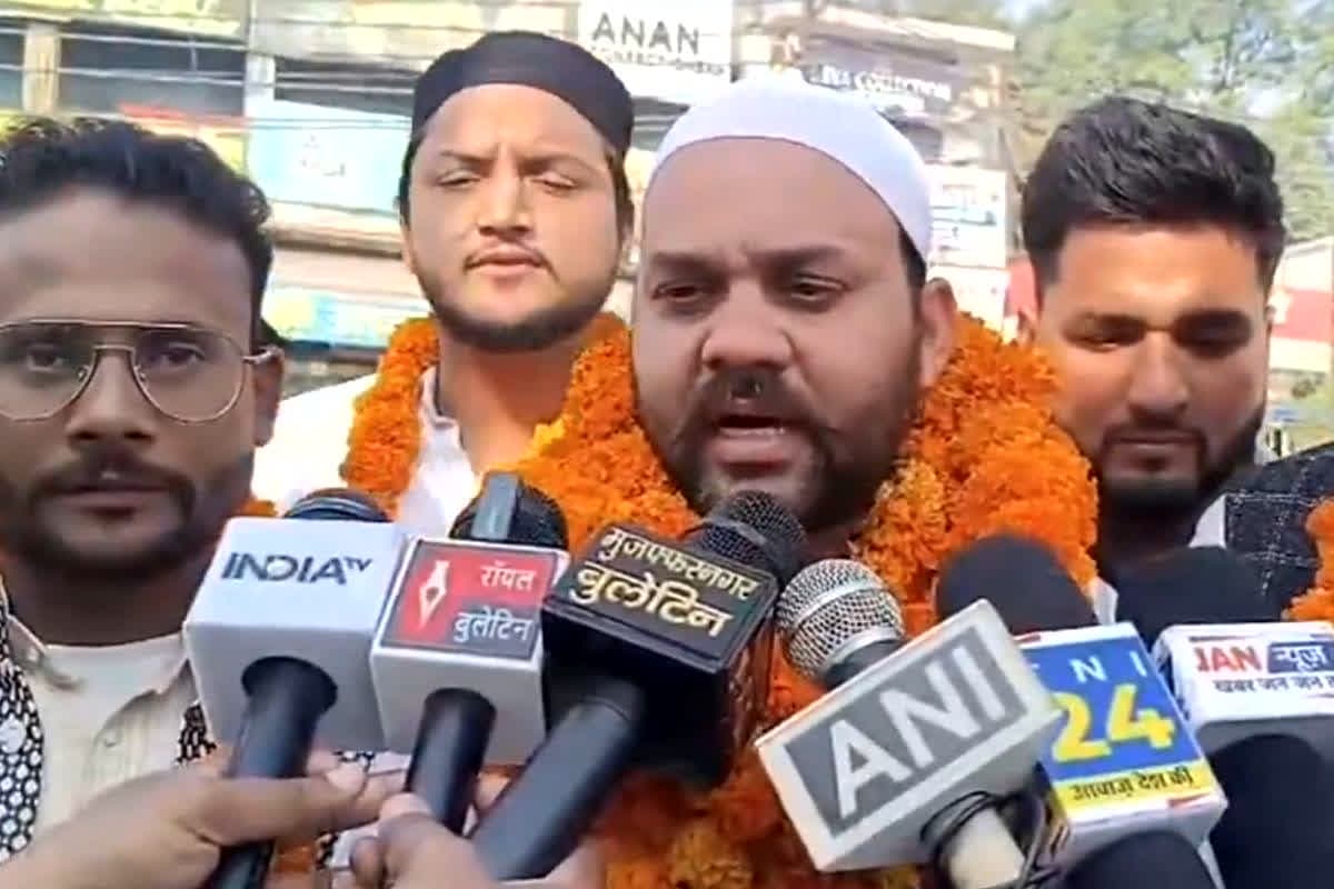 Baba Bageshwar Dham Yatra: धीरेंद्र शास्त्री को मिला मुस्लिम समाज का समर्थन, शाहनवाज़ मलिक बोले- हम एक हैं, कोई भेदभाव नहीं