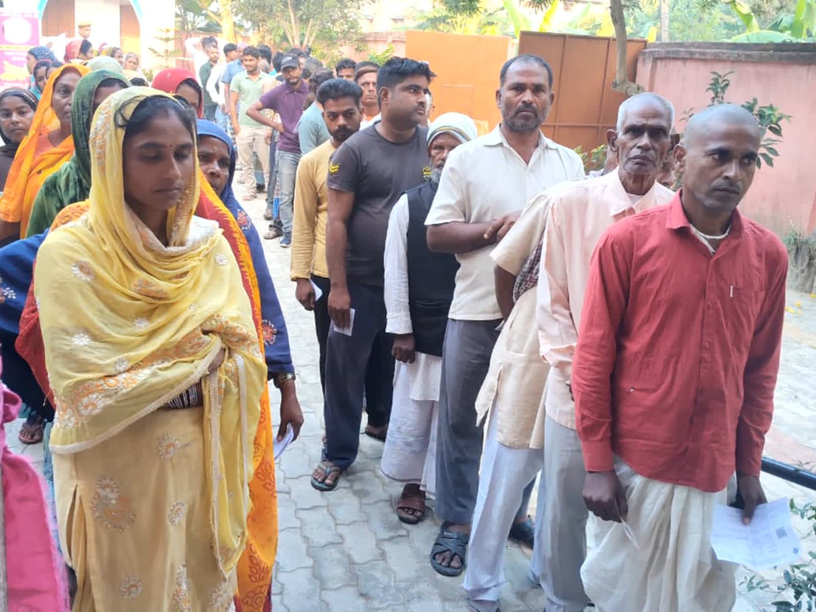Bihar Election 2025: बिहार विधानसभा चुनाव 2025….तेजी से हो रहा मतदान…सुबह 11 बजे तक इतने फीसदी मतदाताओं ने डाले वोट, दिग्गज नेताओं की किस्मत ईवीएम में कैद…
