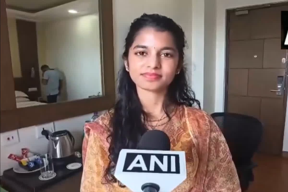 Maithili Thakur Vidhan Sabha Chunav Result: पहले ही चुनाव में BJP की मैथिली ठाकुर की जीत पक्की? अलीनगर से इतने वोटों से आगे, कहा- मेरे लिए यह एक सपना है