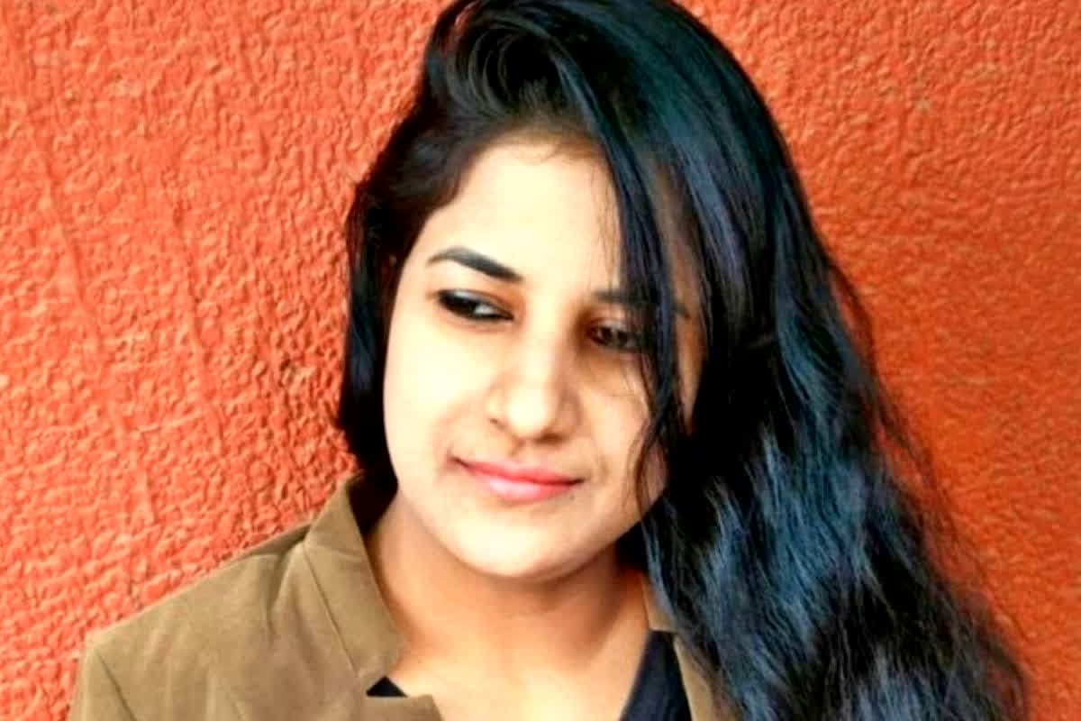 UP Crime: घर में घुसकर बेटी के सामने मां की क्रूर हत्या! बदमाशों ने चाक़ू से 34 बार गोदा, अब कोर्ट ने दोषियों को सुनाया उम्रकैद की सजा