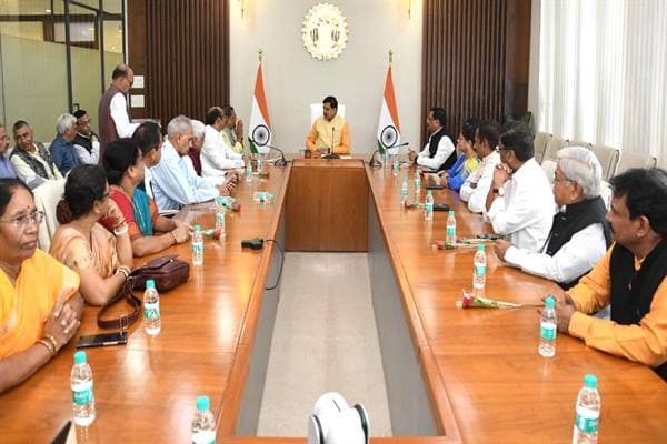 MP News: ST-SC कल्याण के लिए गठित केंद्रीय संसदीय समिति के सदस्यों से CM मोहन यादव ने की चर्चा, कहा- दोनों वर्गों के विकास के लिए सरकार कर रही है निरंतर कार्य