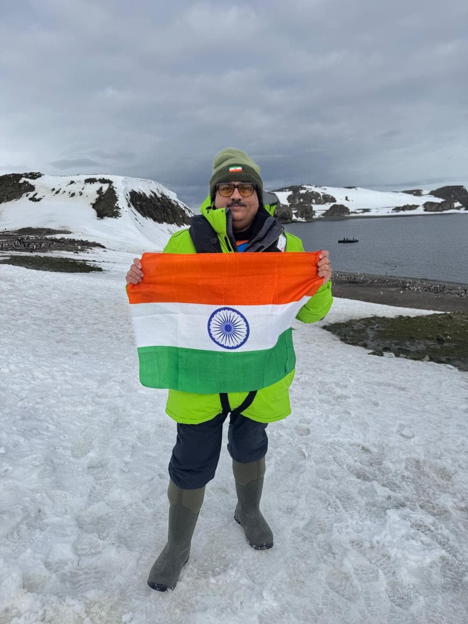 Dr Rishi Raj World Record: कभी भारतीय रेल में थे सेवक, अब विश्व रिकॉर्ड निर्माता, पढ़िए डॉ. ऋषि राज की खास कहानी जिसने विश्व और भारत में रचा नया कीर्तिमान…