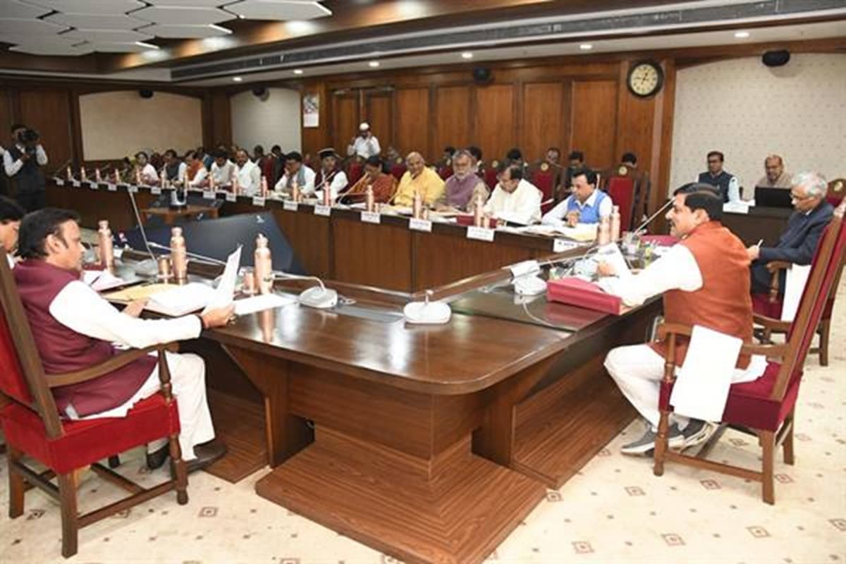 MP News: मध्यप्रदेश में इस दिन होगा गीता जयंती का भव्य आयोजन, खजुराहो में होगी मंत्रि-परिषद की अगली बैठक, मोहन कैबिनेट ने नए श्रम कानून को लेकर जताया आभार