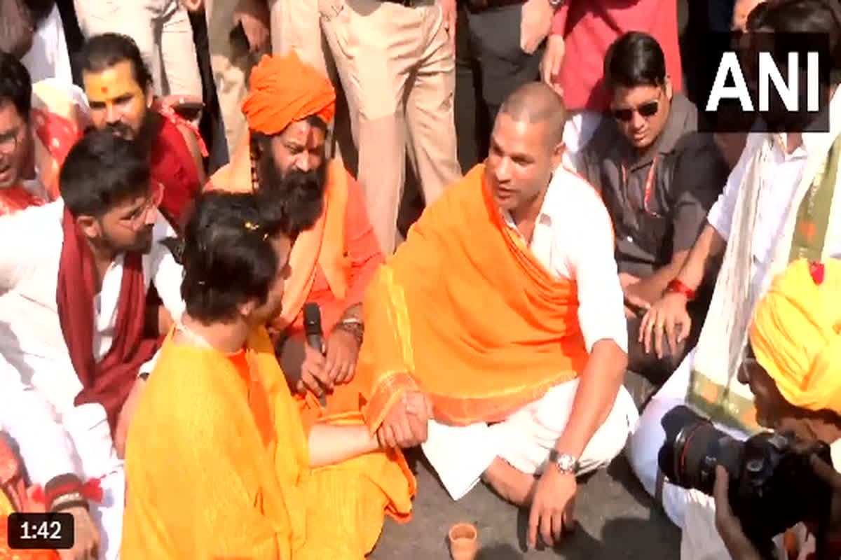Sanatan Hindu Ekta Padyatra: फरीदाबाद पहुंची बाबा बागेश्वर की पदयात्रा, क्रिकेटर शिखर धवन और उमेश यादव हुए शामिल